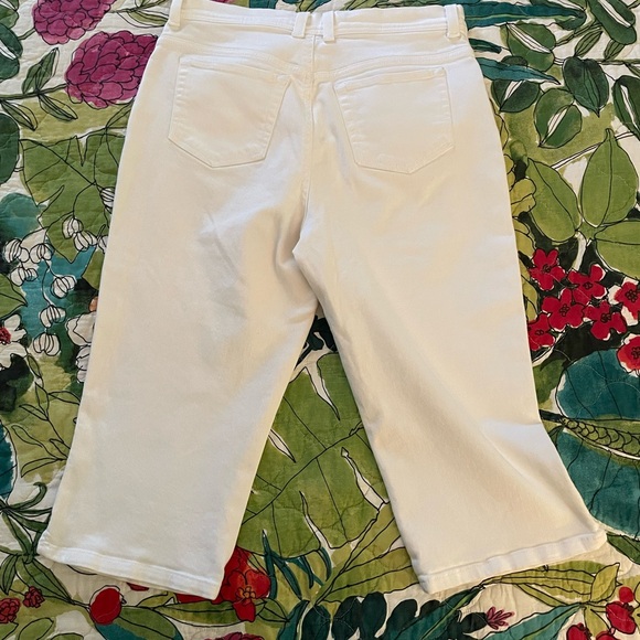 Women's White Jean Capri - Picture 2 of 5